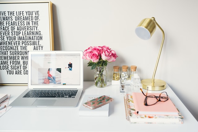 Screenshot of Rich and Wise blog